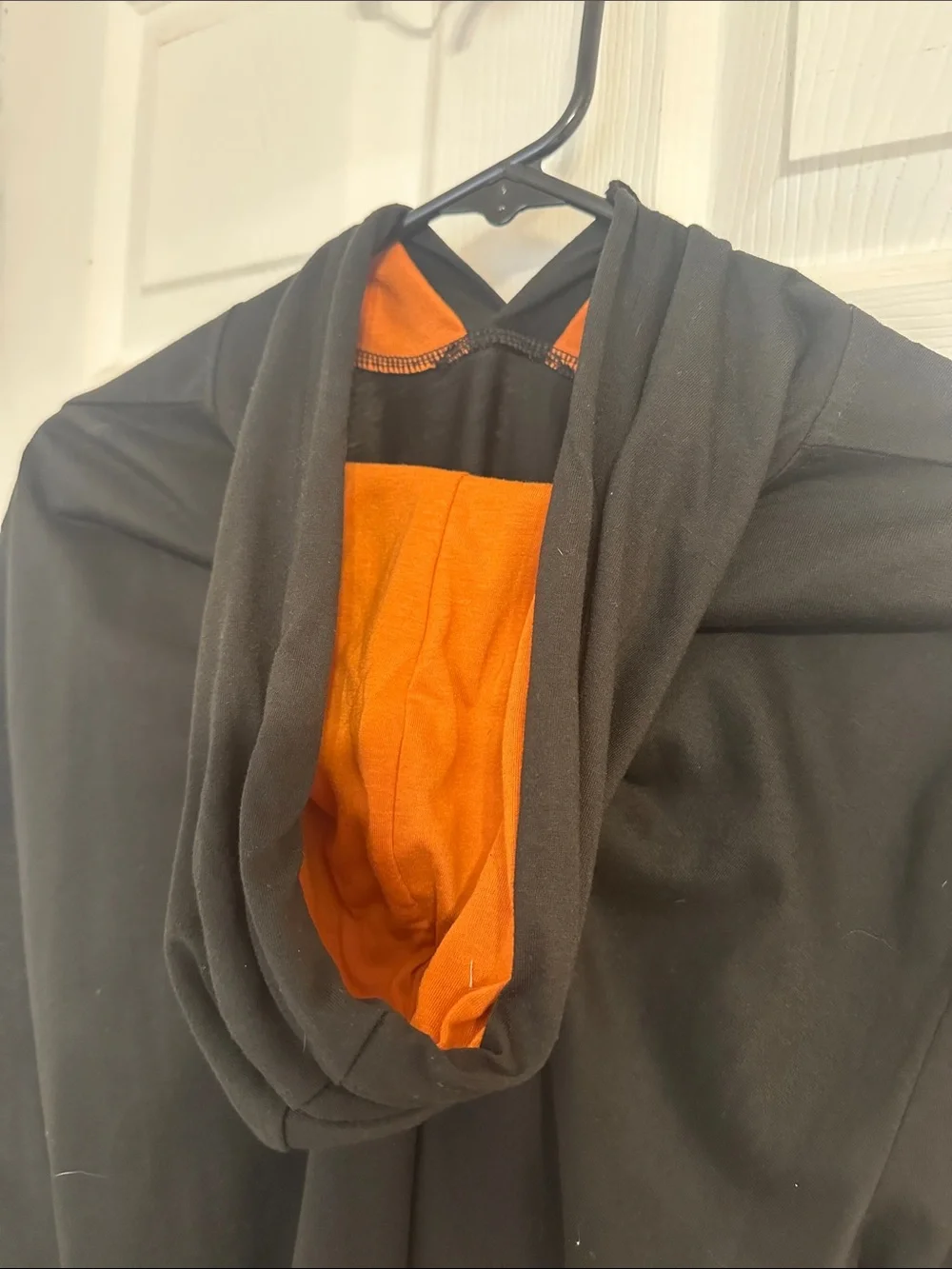 Black & Orange San Francisco Giants long sleeve hooded shirt. NWOT